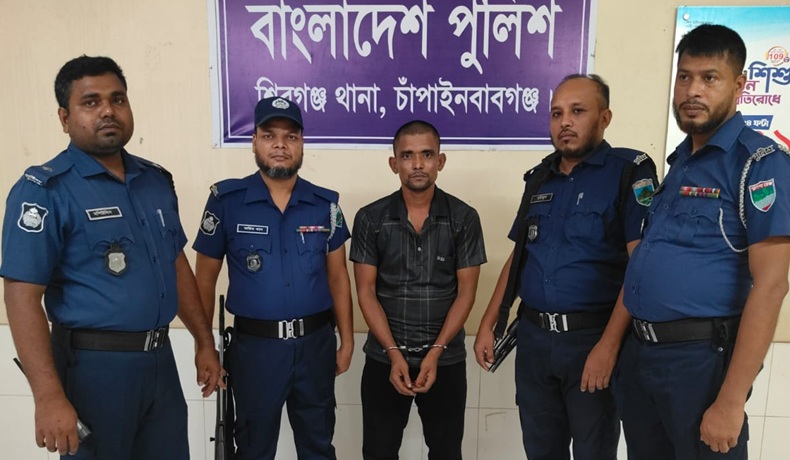 চাঁপাইনবাবগঞ্জে ২০ মামলার আসামী কুখ্যাত ডাকাত লালচাঁন হেরাইনসহ আটক